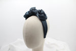 Cargar imagen en el visor de la galería, Diadema Organza  Azul Marino - 3 flores
