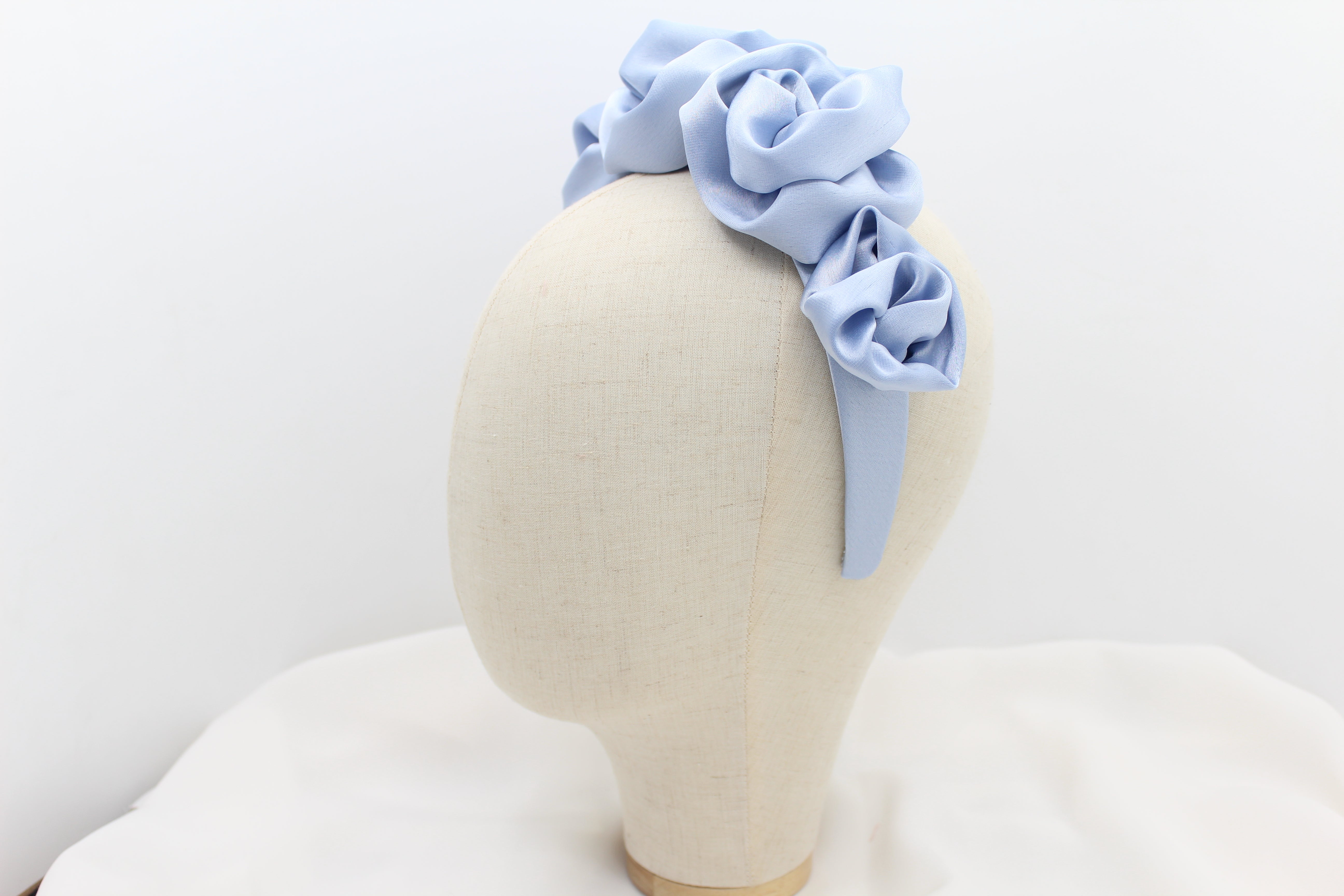 Diadema flores satén - azul claro