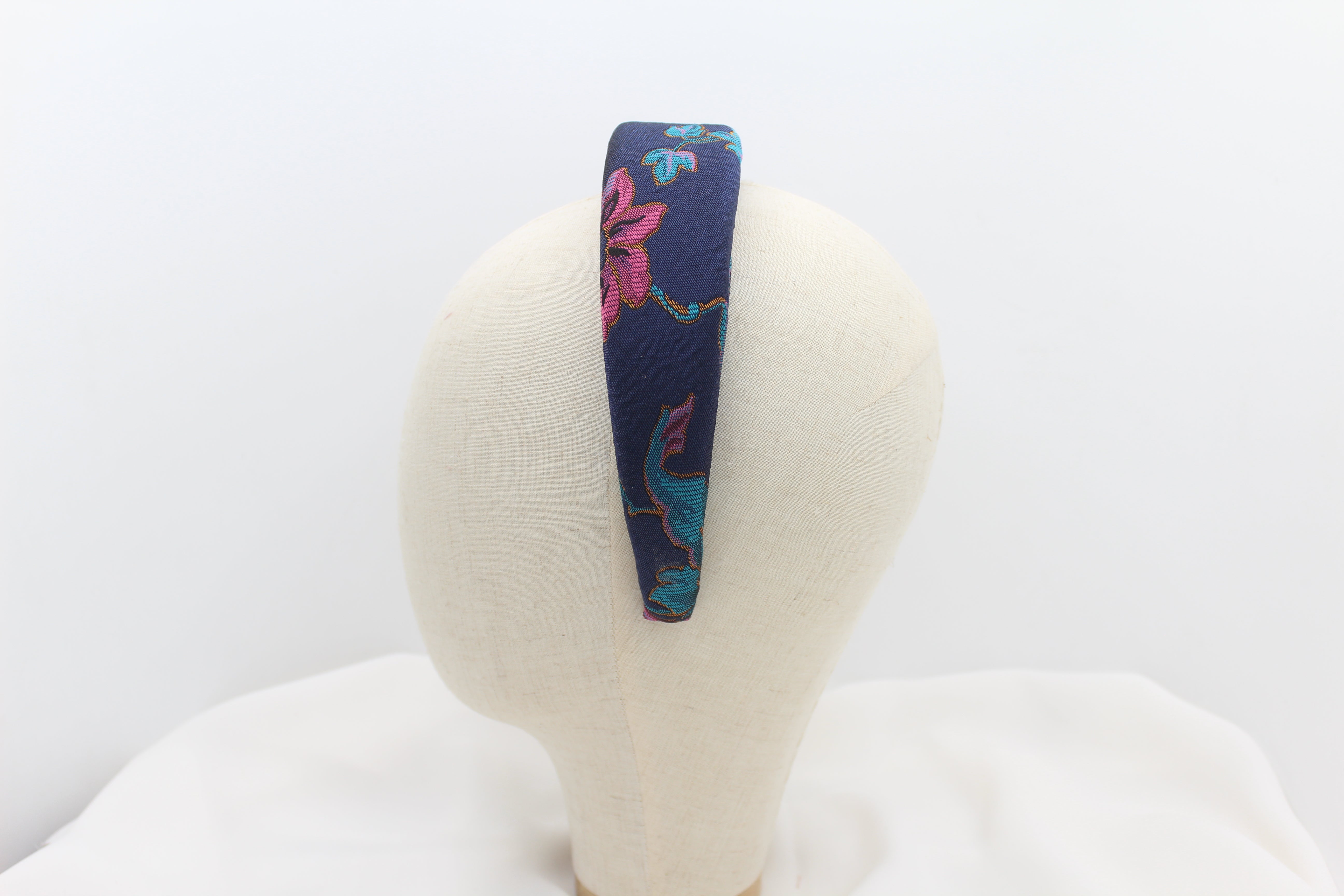 Diadema con Volumen - Estampado de brocados fucsia