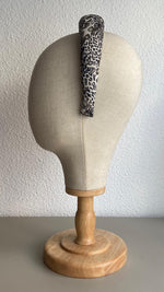Cargar imagen en el visor de la galería, Diadema con Volumen - Leopardo Dorado
